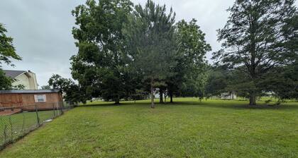 Bring the crew to this comfortable 3/2 home minutes from everything in Anniston