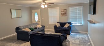 Bring the crew to this comfortable 3/2 home minutes from everything in Anniston