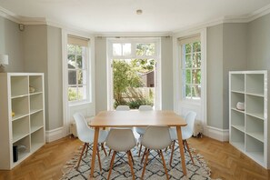 Dining - Victorian Garden Retreat in Sydenham (Greater London)