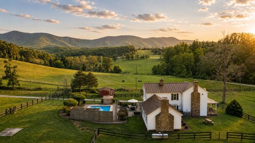 Heritage House - 13m to Shenandoah NP, Pool, Hot Tub, Mountain Views, EV