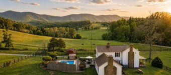 Heritage House - 13m to Shenandoah NP, Pool, Hot Tub, Mountain Views, EV