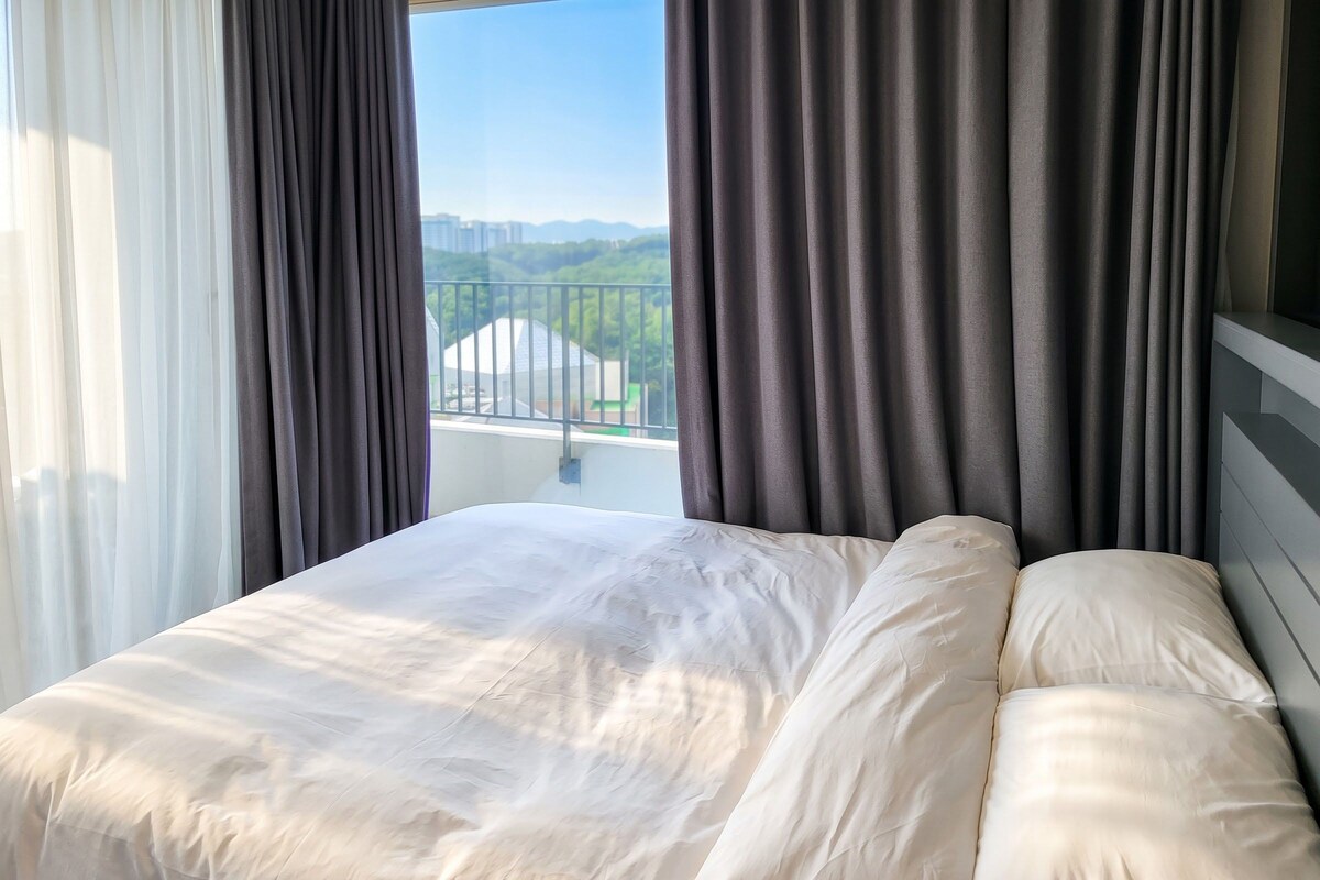 2.0 panorama royal suite R5 | Truy cập Internet không dây miễn phí, bộ trải giường 