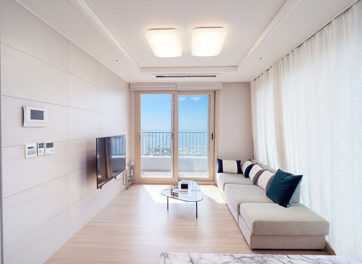 Suite, Balcony | Living area