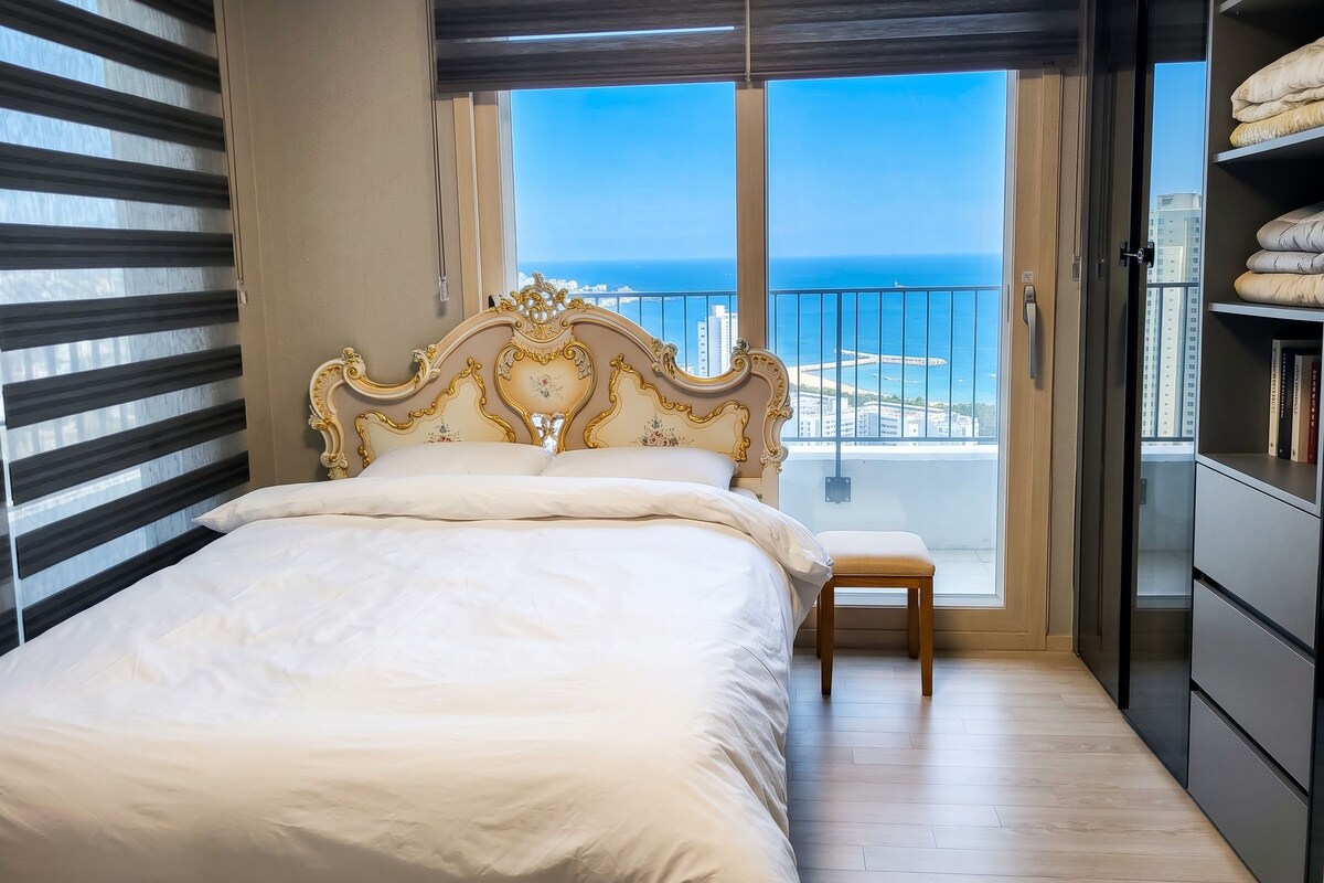 2.2 premium royal suite R5 | Truy cập Internet không dây miễn phí, bộ trải giường 
