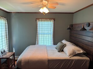 Room - Cozy Farm Bunkhouse (New Berlin)