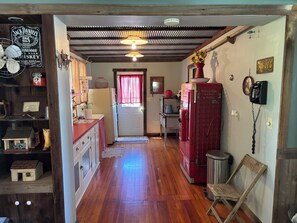 Private kitchen - Cozy Farm Bunkhouse (New Berlin)