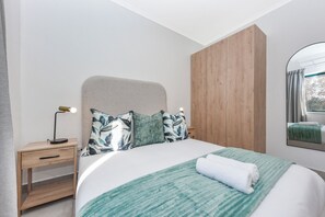 Iron/ironing board, Internet, bed sheets