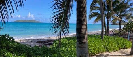 Beach nearby, sun-loungers, beach towels