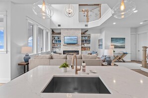 Smart-TV, Kamin, Bücher