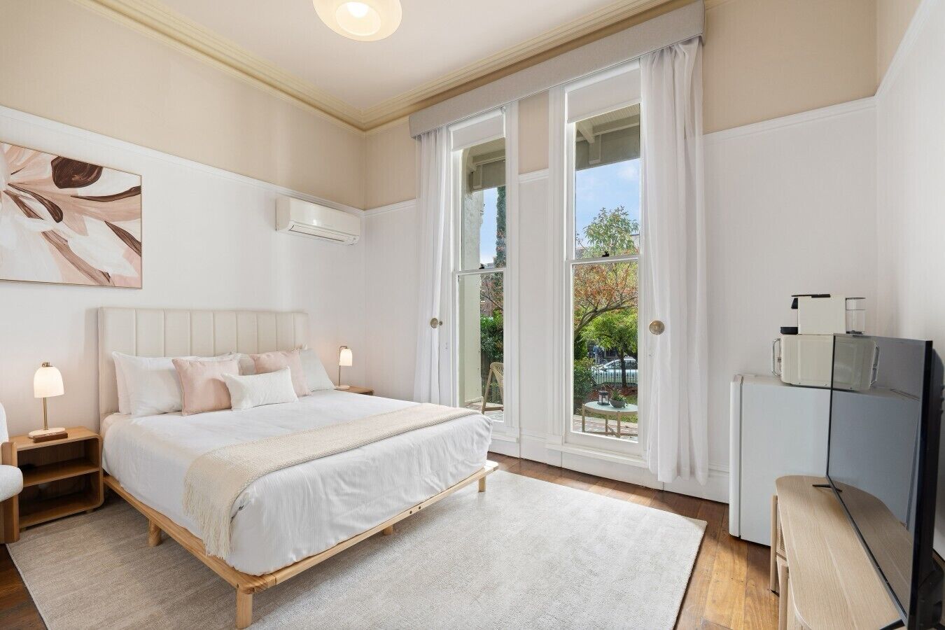 Iron/ironing board, WiFi, bed sheets