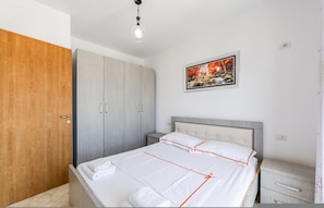 House - Orikum Beachside Retreat Apartment 13 by Pikhost (Orikum)