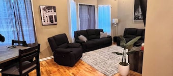 3-bedroom apartment in adorable Chicago with AC for your stay