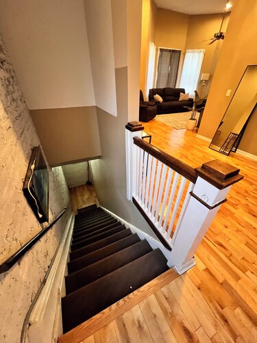 3-bedroom apartment in adorable Chicago with AC for your stay