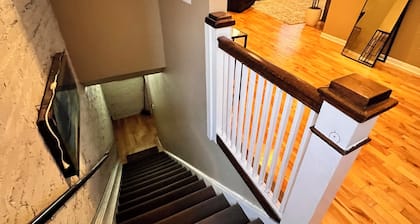 3-bedroom apartment in adorable Chicago with AC for your stay