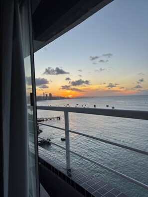 Interior - Apartment for 5 People - Oceanfront (Fortaleza)