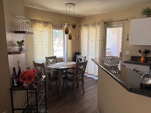 Dining - Charming condo in Downtown Gilbert (Gilbert)