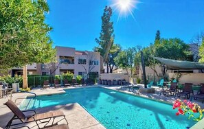 Pool - Charming condo in Downtown Gilbert (Gilbert)