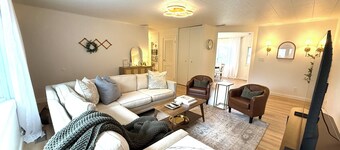 Gorgeous 3-bedroom 2 bath bungalow downtown Valparaiso