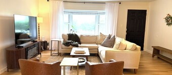 Gorgeous 3-bedroom 2 bath bungalow downtown Valparaiso