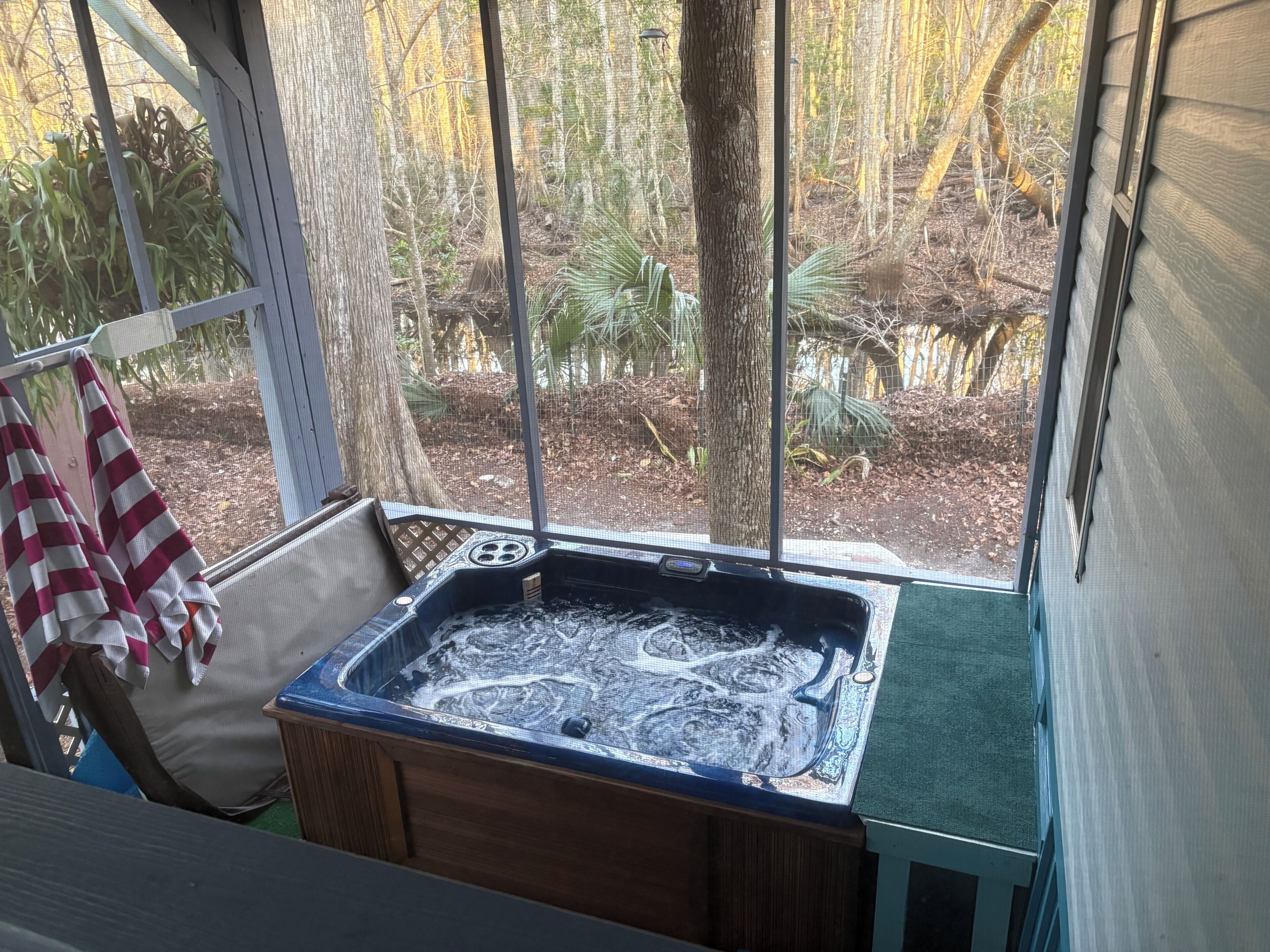 Indoor spa tub