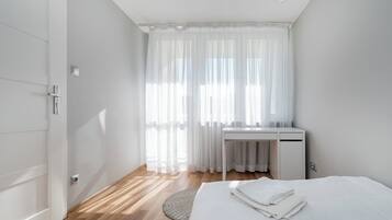 Iron/ironing board, WiFi, bed sheets