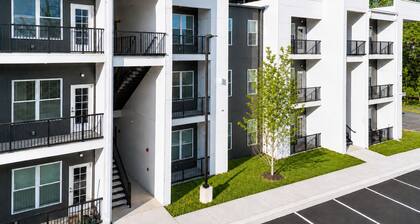 Upscale 1BR • Downtown • Steps to Bathhouse Row