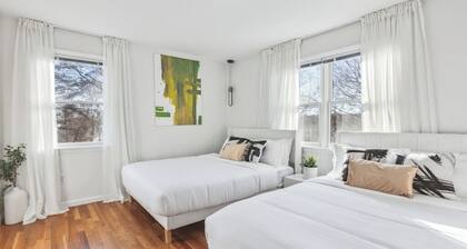 Spacious 3BR Home • Free Parking • Ideal for Families & Groups • Easy NYC Access