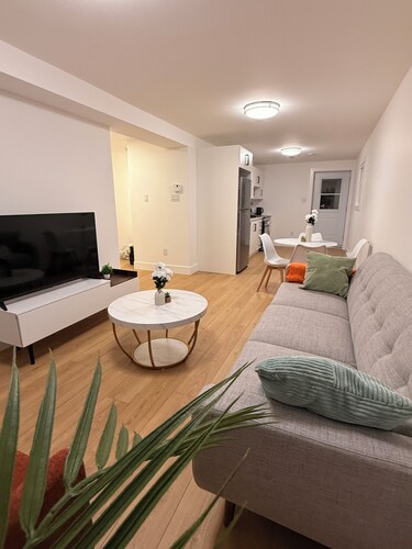 Modern 2-BR Hideaway Near Kenmount Road, 15mins to Downtown St John's