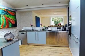 Fridge, microwave, oven, stovetop - Sea Side - Stay 6 - PetFriendly - Parking - Garden (Castle Douglas)