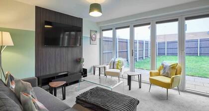 House Sleeps 8 with WiFi