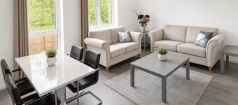 Convenient Modern Lrg 2 Bedroom w WiFi and Parking