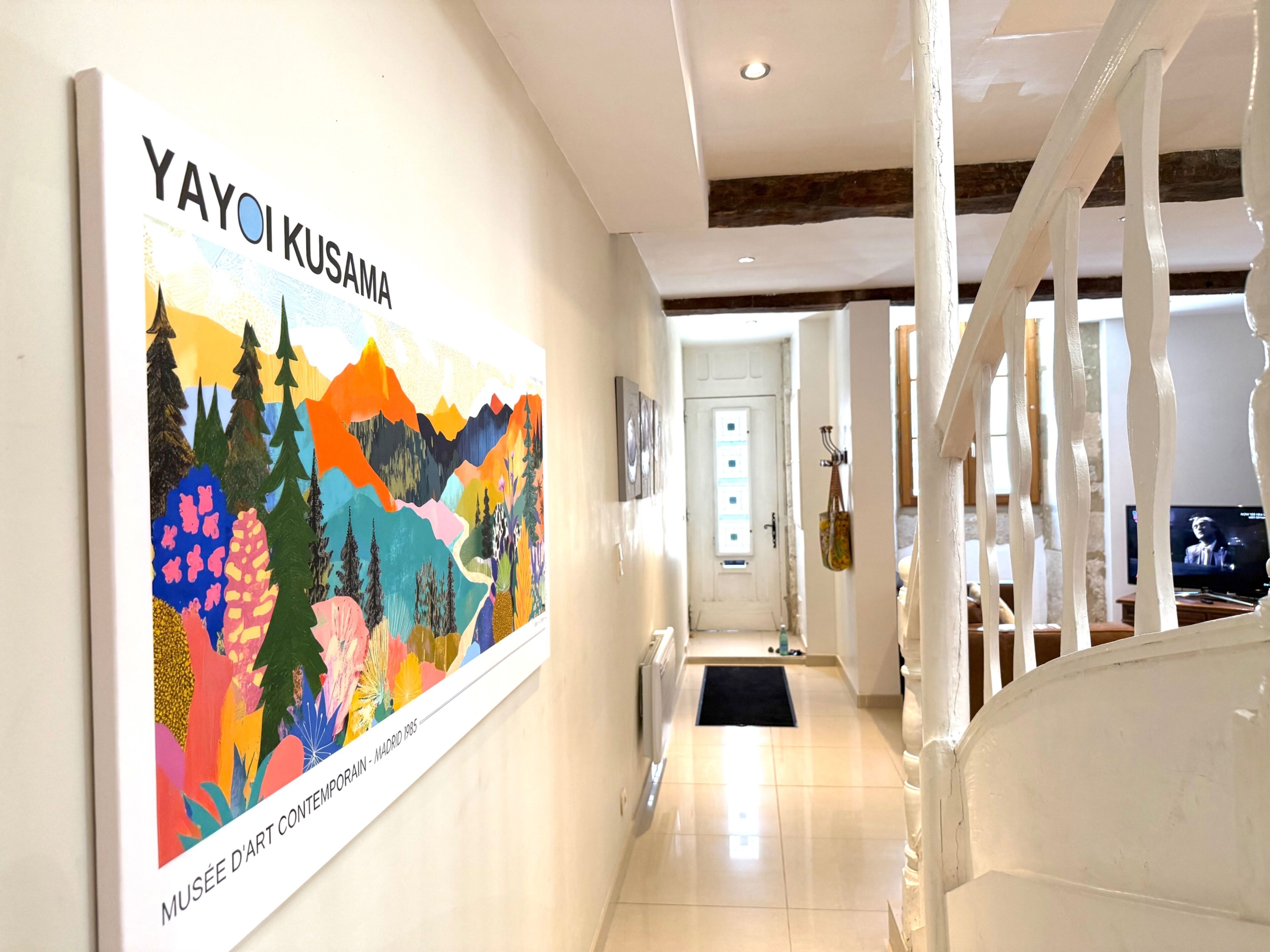 A hallway with a colorful artwork titled 'YAYOI KUSAMA' at the Museo d'Art Contemporain - Madrid 1985.