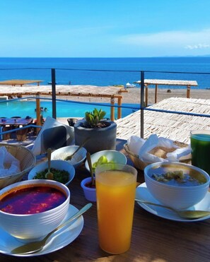 Daily cooked-to-order breakfast for a fee - Hotel BASTILLA La paz BCS (La Paz)