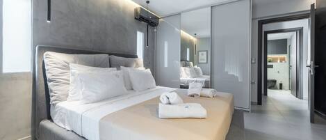 Iron/ironing board, internet, bed sheets