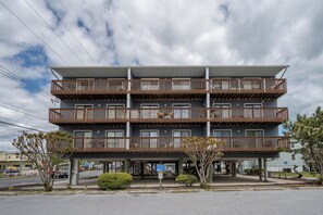 Exterior - Family Ready OCEANSIDE 2bed2bath OC Condo with GREAT REVIEWS! (Ocean City)