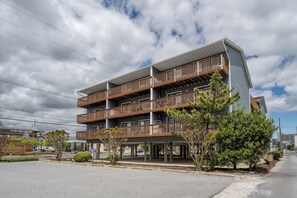 Exterior - Family Ready OCEANSIDE 2bed2bath OC Condo with GREAT REVIEWS! (Ocean City)