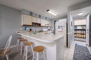 Private kitchen - Family Ready OCEANSIDE 2bed2bath OC Condo with GREAT REVIEWS! (Ocean City)