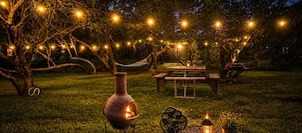 Quiet Country Getaway with Pool, Spa and Starry Nights