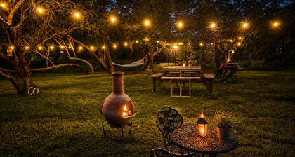 Quiet Country Getaway with Pool, Spa and Starry Nights
