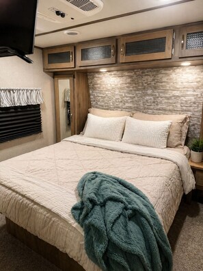 1 bedroom, free WiFi, bed sheets - Quiet Country Getaway with Pool, Spa and Starry Nights (Dale)