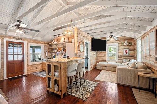 3-BR Waterfront, Sebastian Inlet Views, Private Dock & Daily Wildlife Sightings