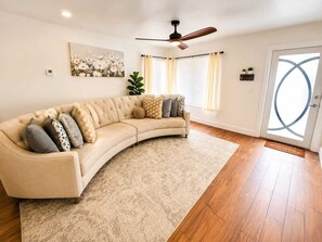 Living area - Nearby Beach Escape (Port St. Lucie)