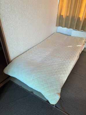 Basic Single Room, Garden View | Desk, laptop workspace, free WiFi, bed sheets - Heiwafukushiyukoukan (Sapporo-shi Toyohira-ku)