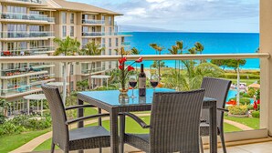 Outdoor dining - Maui Resort Rentals: Honua Kai - 2 Total Bedrooms, Gorgeous 5th Floor Ocean and Mountain Views! (Lahaina)