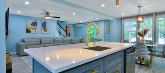 Superb 4-bedroom 2 bathroom unit 30 minutes from Boston with fire pit / hot tub