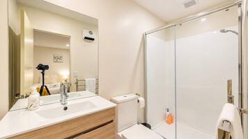 Shower, hair dryer, towels, shampoo