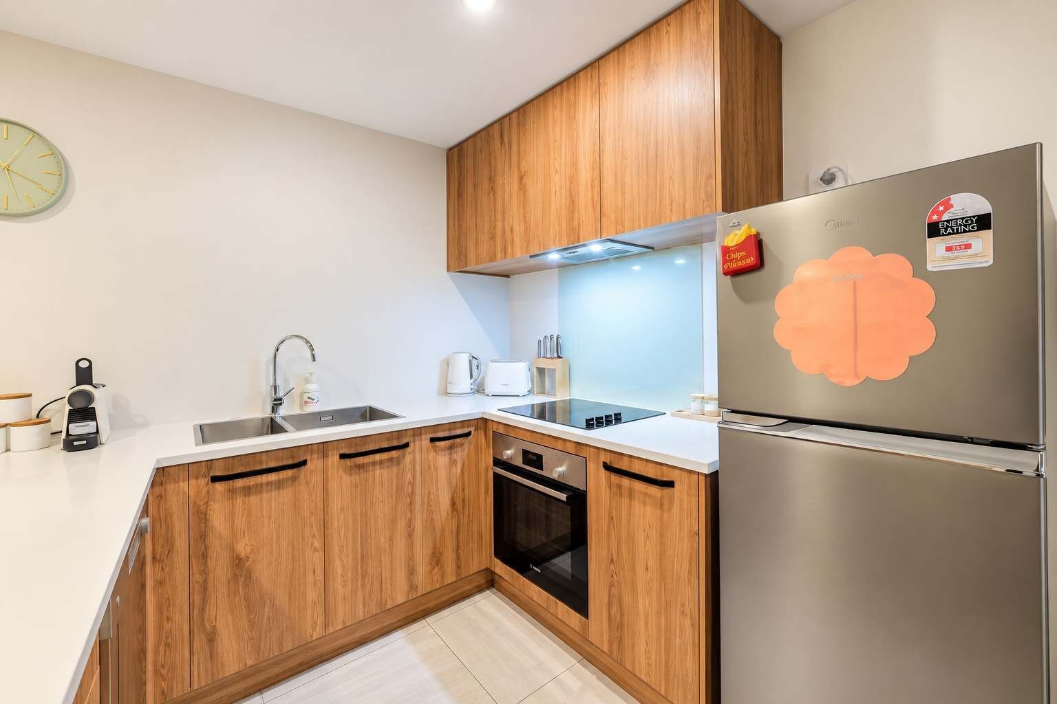 Coffee/tea maker, fridge, microwave, oven