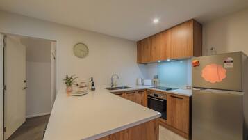 Coffee/tea maker, fridge, microwave, oven