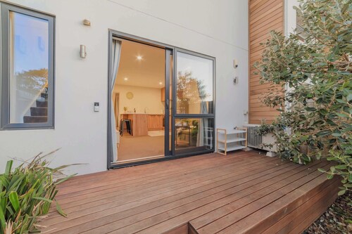 Modern 3BR Retreat - Private Patio - Sleeps 6