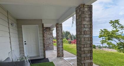 Ocean View 2 Bedroom Ground Level In North Nanaimo